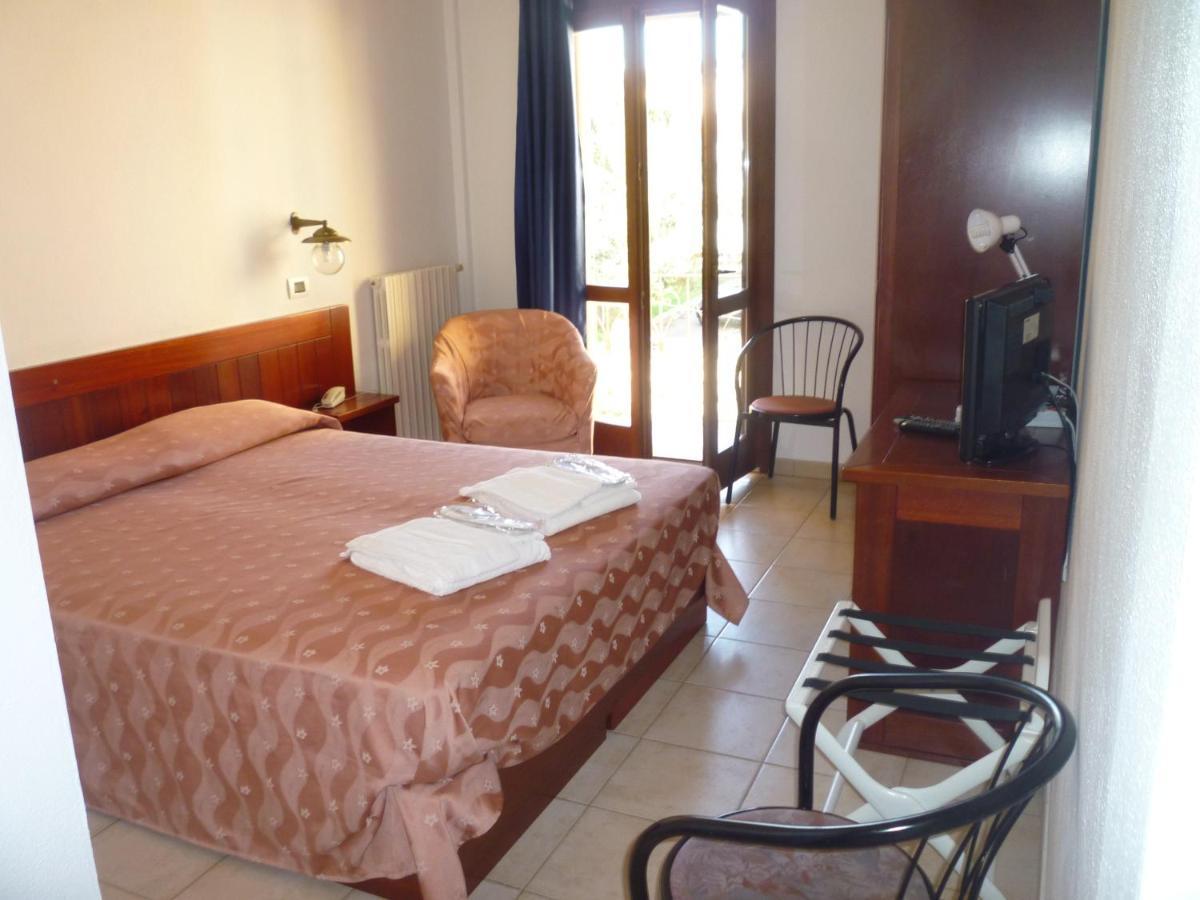 Hotel L'Ancora Santa Teresa Gallura Zewnętrze zdjęcie