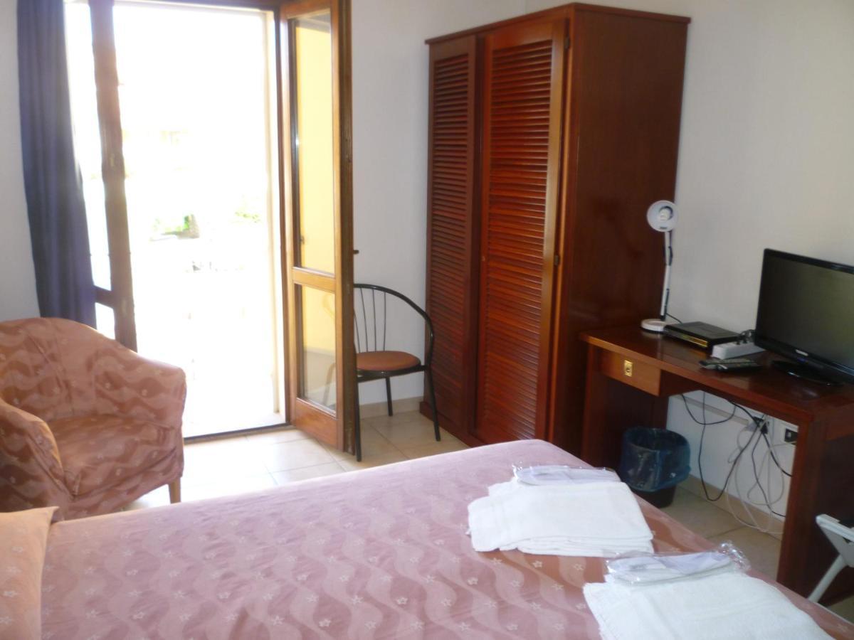Hotel L'Ancora Santa Teresa Gallura Zewnętrze zdjęcie
