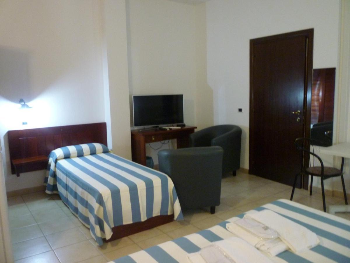 Hotel L'Ancora Santa Teresa Gallura Zewnętrze zdjęcie