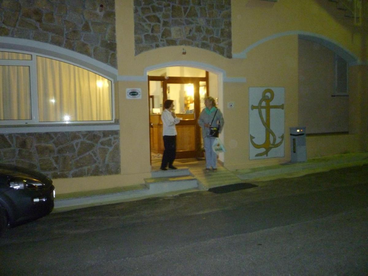 Hotel L'Ancora Santa Teresa Gallura Zewnętrze zdjęcie