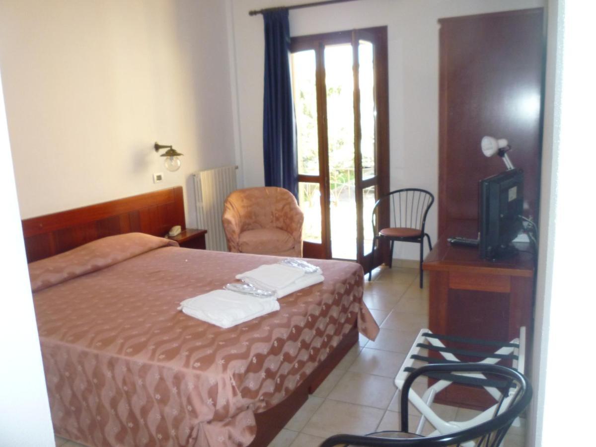 Hotel L'Ancora Santa Teresa Gallura Zewnętrze zdjęcie