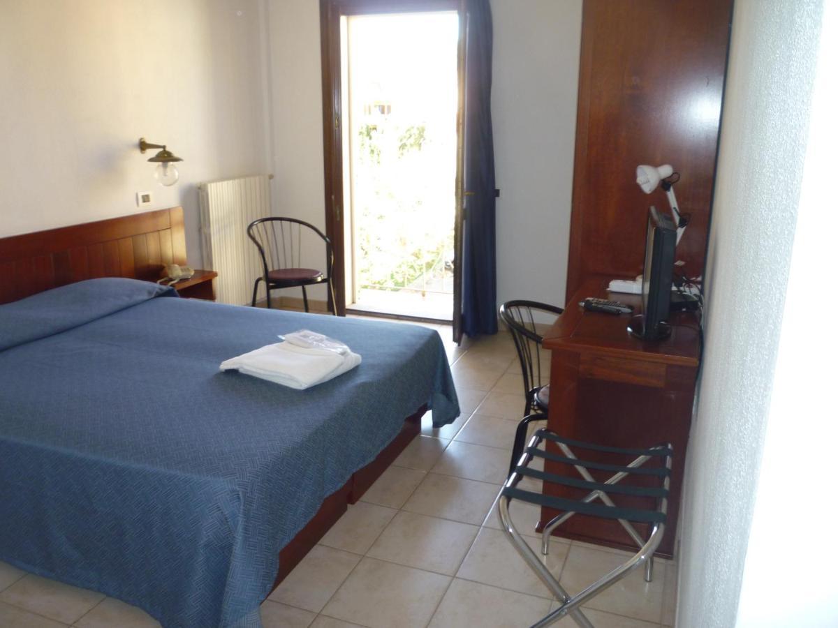 Hotel L'Ancora Santa Teresa Gallura Zewnętrze zdjęcie