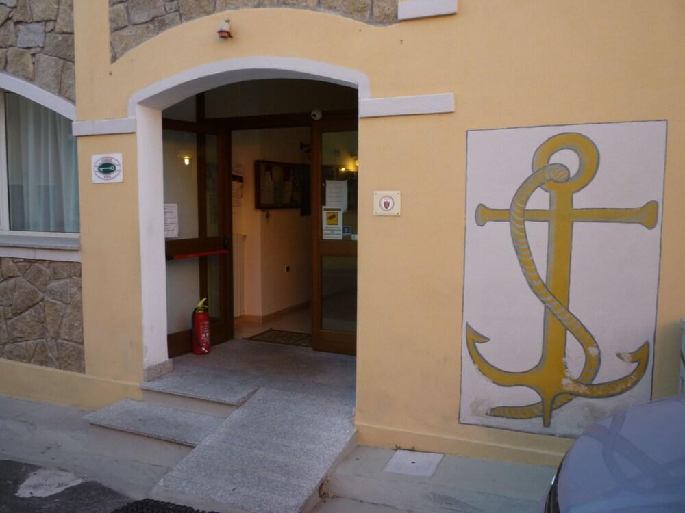 Hotel L'Ancora Santa Teresa Gallura Zewnętrze zdjęcie