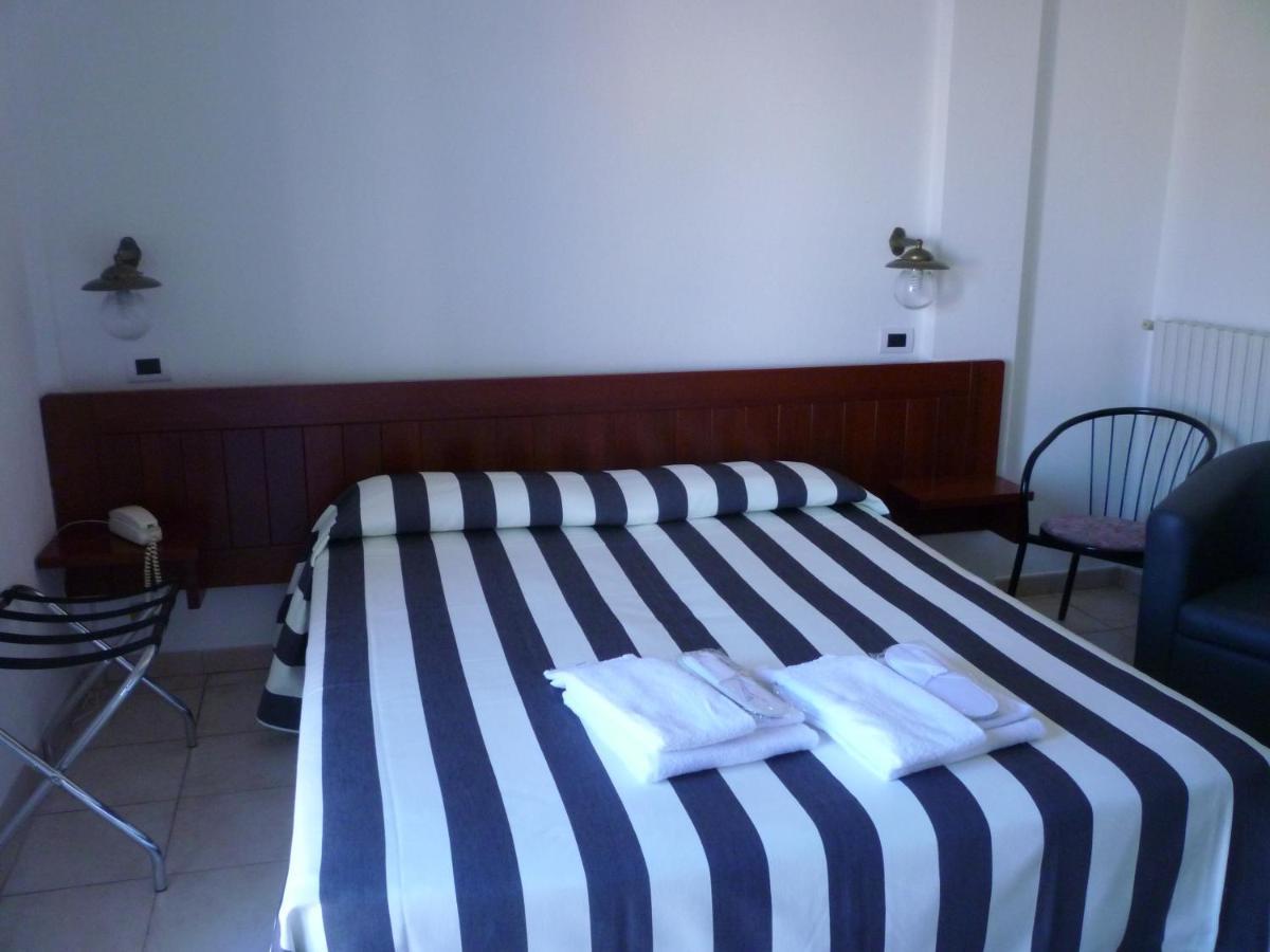 Hotel L'Ancora Santa Teresa Gallura Zewnętrze zdjęcie