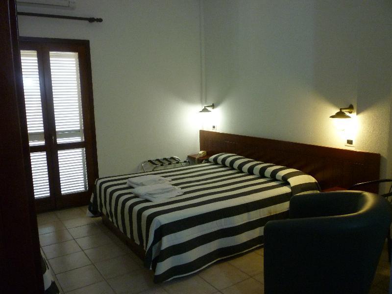 Hotel L'Ancora Santa Teresa Gallura Zewnętrze zdjęcie