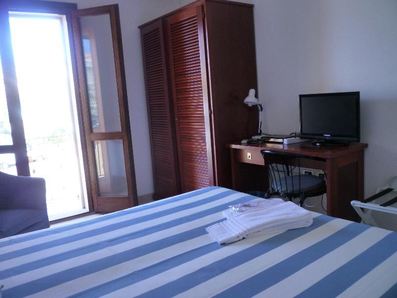 Hotel L'Ancora Santa Teresa Gallura Zewnętrze zdjęcie