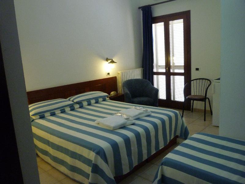 Hotel L'Ancora Santa Teresa Gallura Zewnętrze zdjęcie